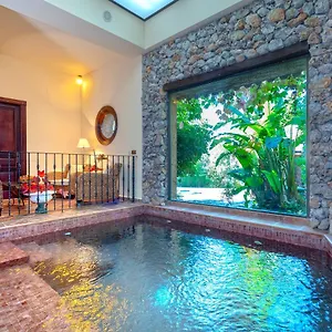 Villa Casa Flores Con Piscina Interior Climatizada, Alcaucín
